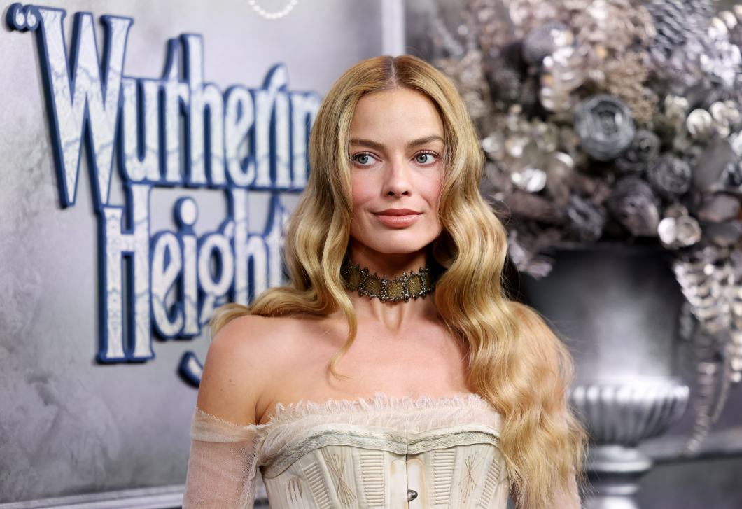 Margot Robbie fűzős estélyije tényleg lélegzetelállító, a régmúlt eleganciáját idézi meg