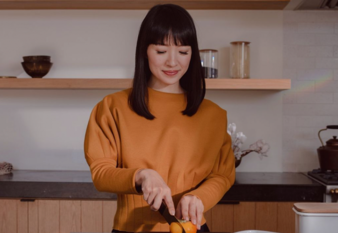 Marie Kondo elárulta a trükkjét, így lehet kihozni a legtöbb tároló helyet a konyhából