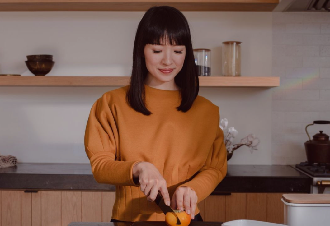 Marie Kondo elárulta a trükkjét, így lehet kihozni a legtöbb tároló helyet a konyhából