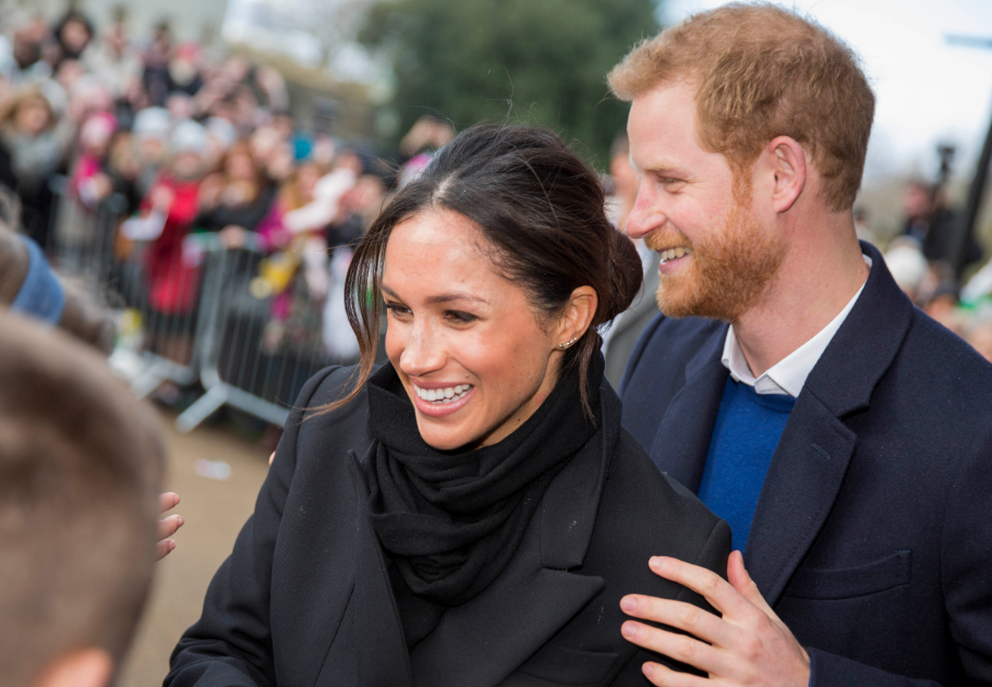 Meghan Markle megmutatta, hogyan érdemes idén ősszel bordót viselni