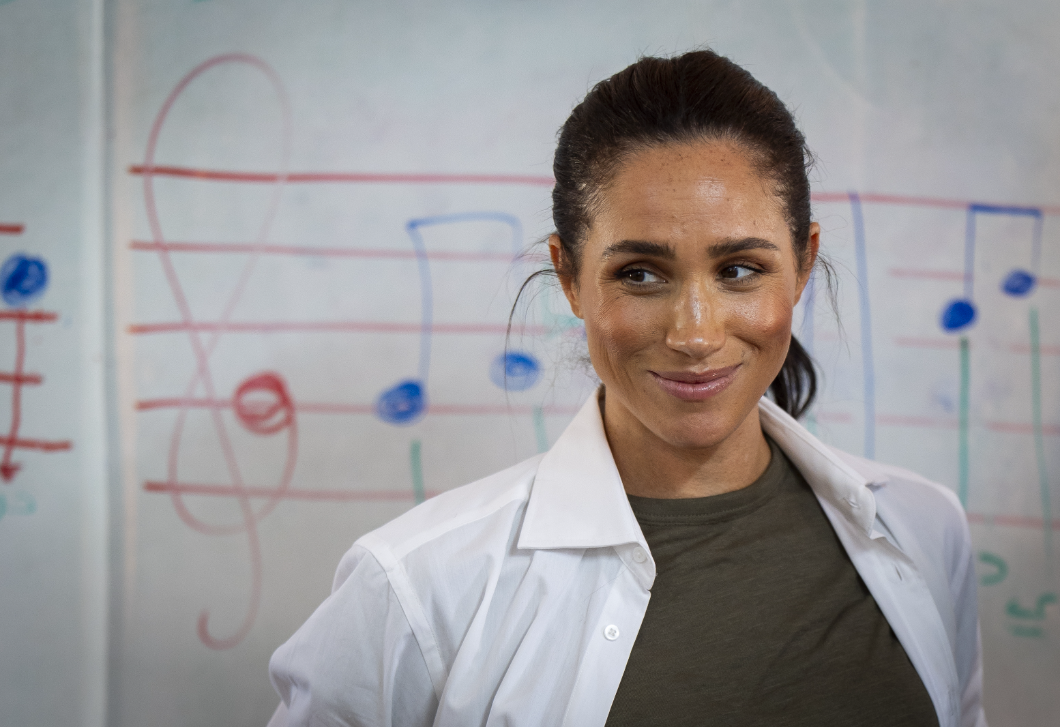 Meghan Markle mindenkit meglepett, a tavasz legmenőbb árnyalatában tündökölt