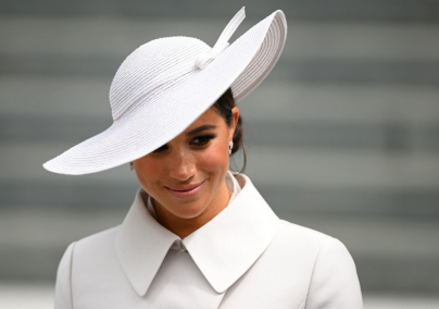 Meghan Markle fehér ruhájáról beszél most mindenki, ezért olyan különleges darab