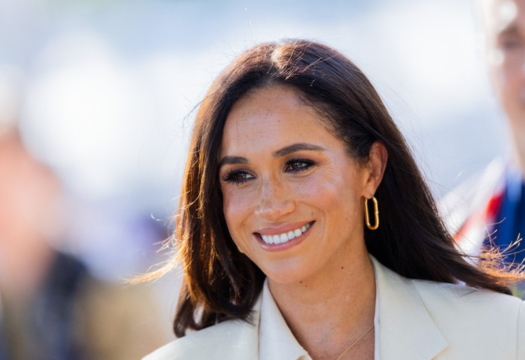 Meghan Markle közel 2 millió forintos kardigánjáról beszél most mindenki, ezért olyan különleges