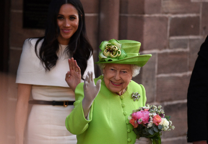 II. Erzsébet nem hajlandó közzétenni a Meghan Markle-aktákat