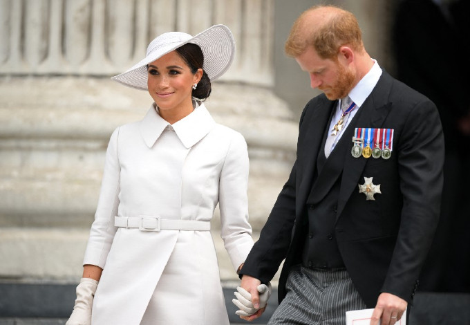 Döbbenetes: folytatódik Meghan Markle pere, amit saját testvére indított ellene