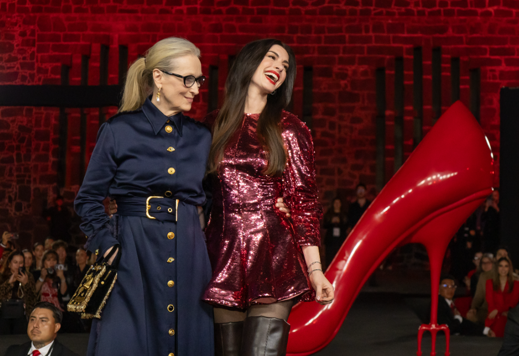 Meryl Streep és Anne Hathaway kifutóvá varázsolták a vörös szőnyeget Az ördög Pradát visel 2 premierjén