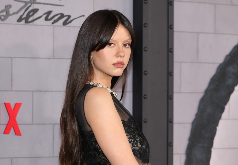 Mia Goth teljesen átlátszó ruhájáról beszél most mindenki – itt van róla a fotó, főkép
