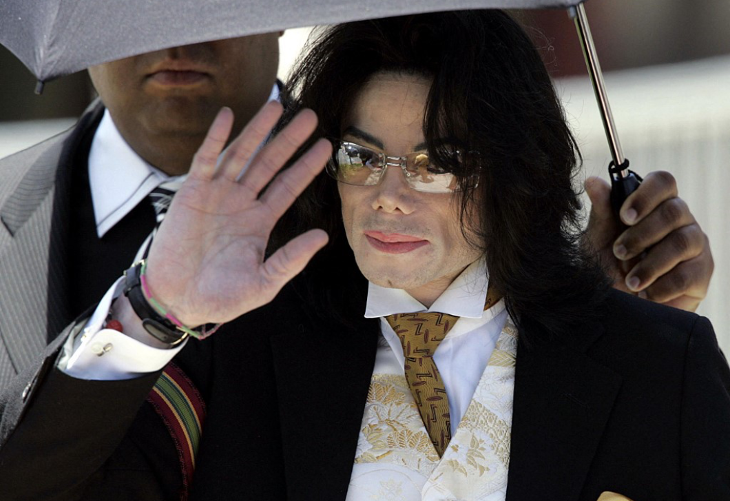 Egyre nagyobb a botrány, nyilvánosságra kerülhetnek Michael Jackson meztelen fotói