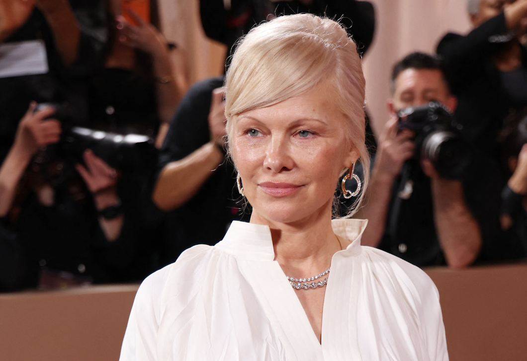 Ismét platinaszőkén jelent meg Pamela Anderson, és ettől mindenkinek elakadt a lélegzete