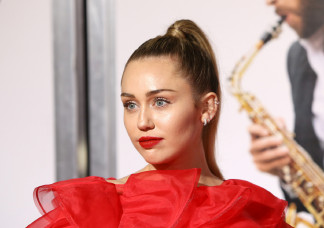 Miley Cyrus összeomlott a színpadon