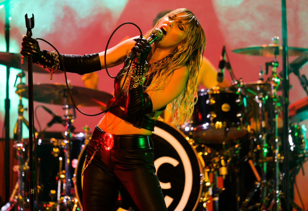 Miley Cyrus kis híján elvesztette a hangját – és nem az ő az egyetlen