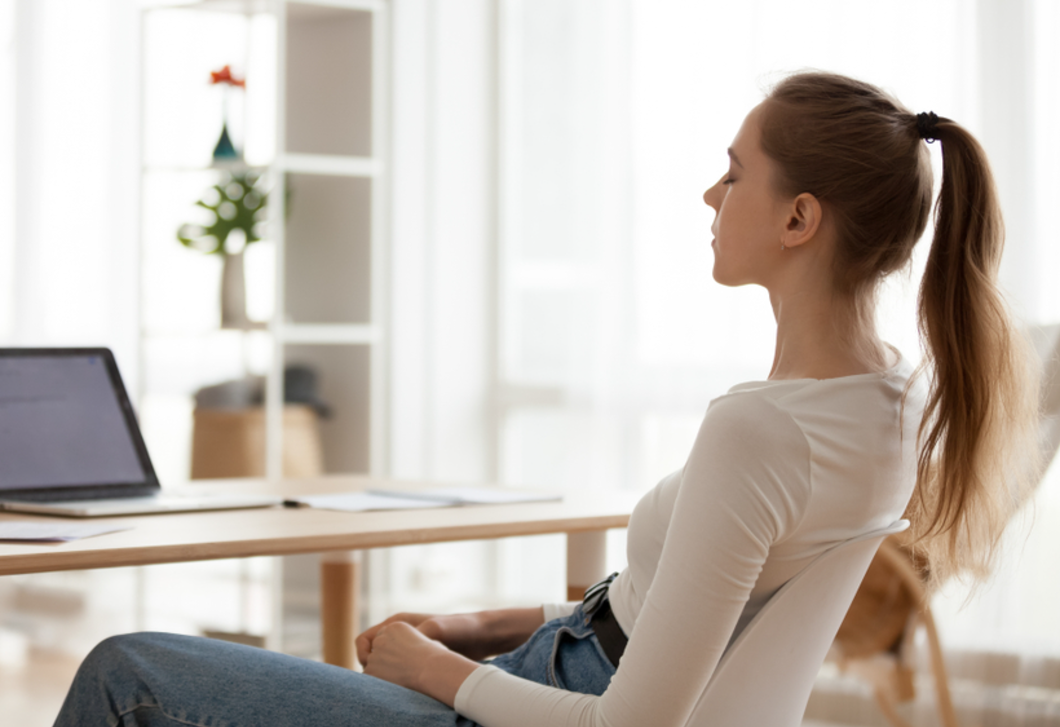 Csak 3 perc: ezzel a mindfulness gyakorlattal stresszmentesen vészelheted át a munkanapokat