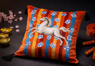 Limitált szériás díszpárnával tiszteleg a Tűz Ló éve előtt a MÜÜSKA