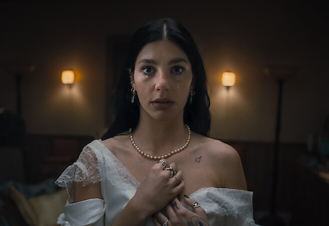 A Netflix új, para horrorjának Stranger Things utalása kiverte a biztosítékot a rajongóknál, ezért nem örülnek