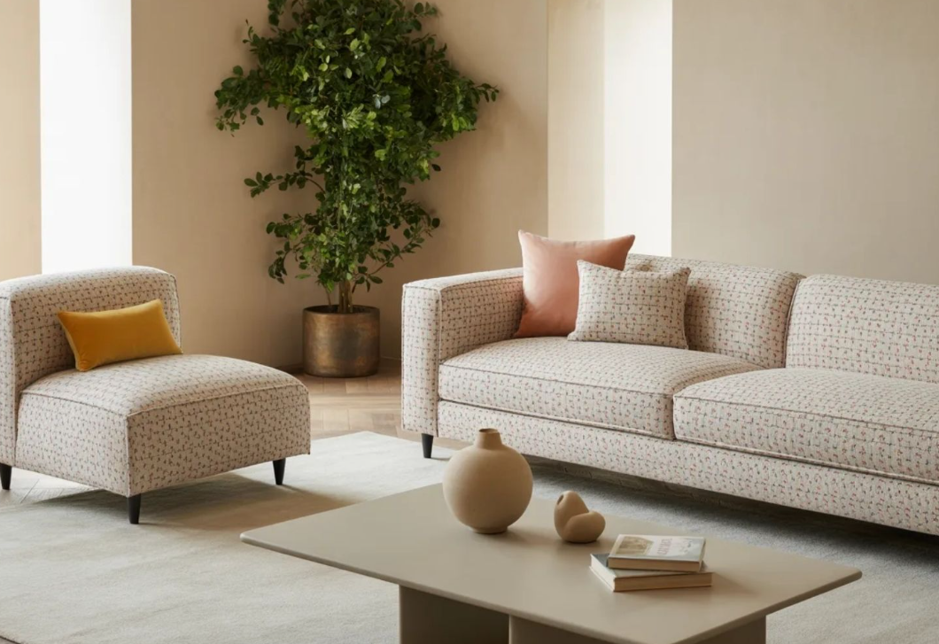 Hallottál már a papucsszékről? Most visszatér, és 2026 egyik legnagyobb nappali trendje lesz