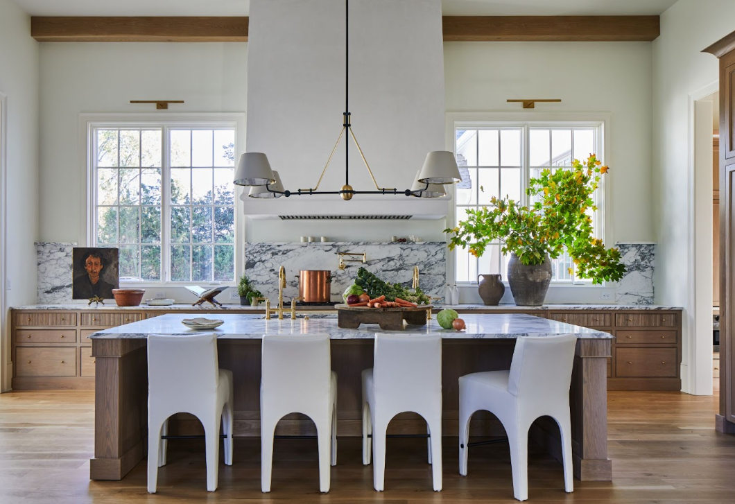 Monumentális méretek, intim hangulat – így lesz egy óriási ház valóban élhető