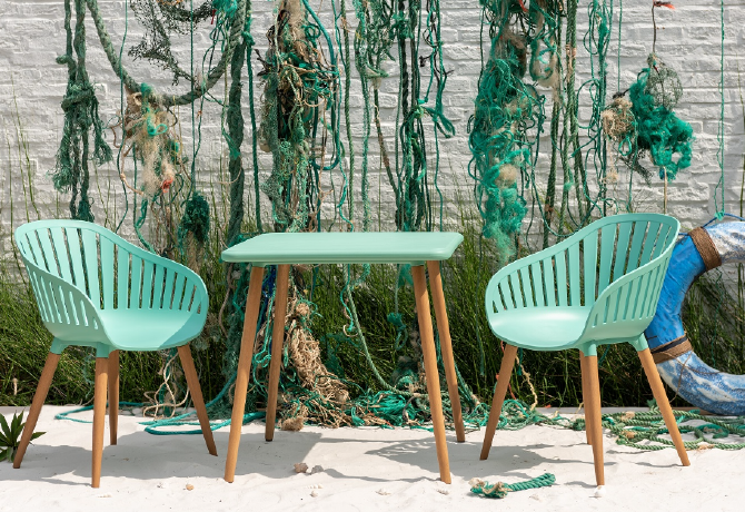 Óriási sikert aratott az óceáni műanyag ihlette bútor kollekció