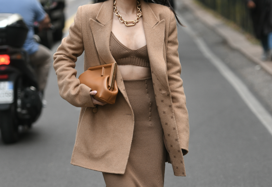 Itt a szoknyatrend, amit imádnak most az influenszerek, a tavasz egyik legnagyobb slágere