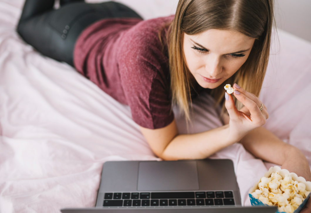A Netflix új dokumentumsorozata felrobbantotta az internetet: szívszorító vallomásokat tesznek a romantikus csalások áldozatai