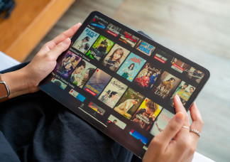 Megszorongatja az előfizetőket a Netflix