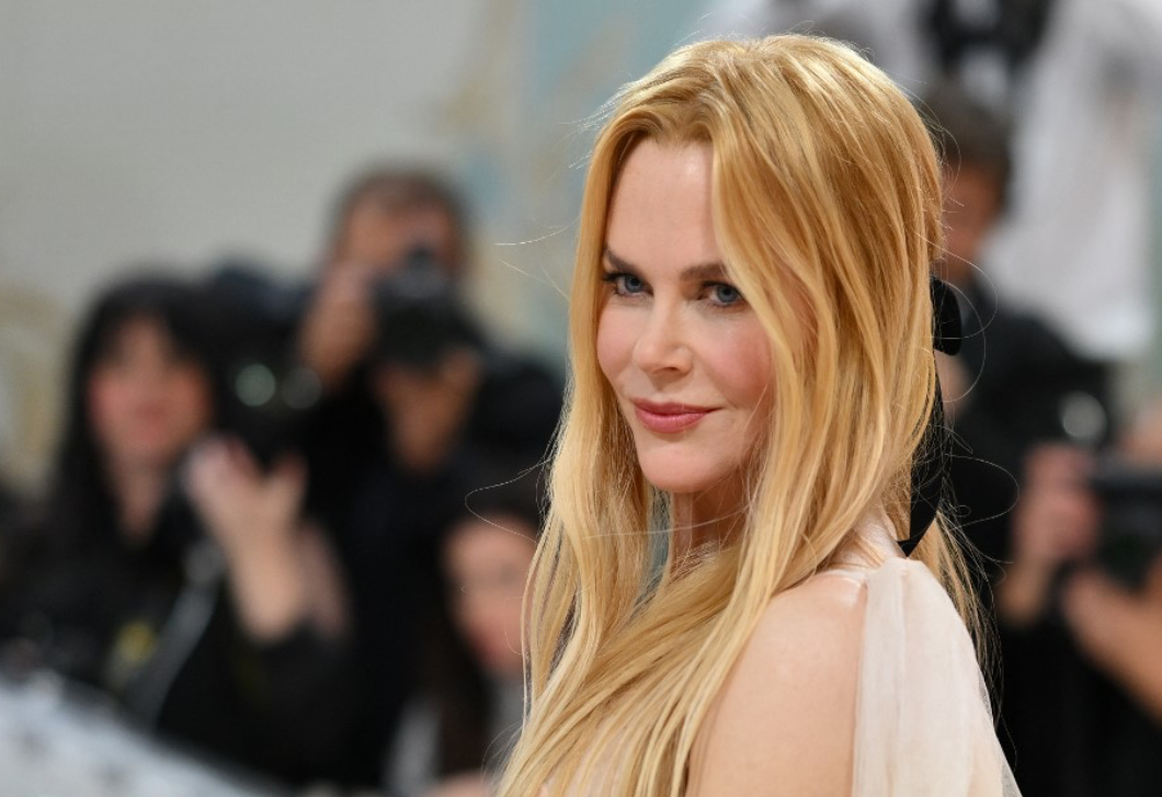 Nicole Kidman szürke kabátját akarja most mindenki, csodás a színe 