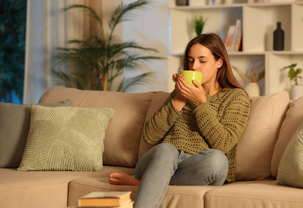 Magad alá húzod a lábad ülés közben? – a pszichológia szerint ezt árulja el rólad