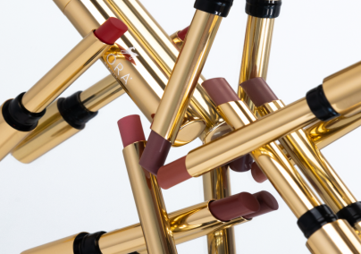 Könnyed, tartós és eszméletlenül elegáns: kipróbáltuk a Nora Beauty Stiletto rúzsait