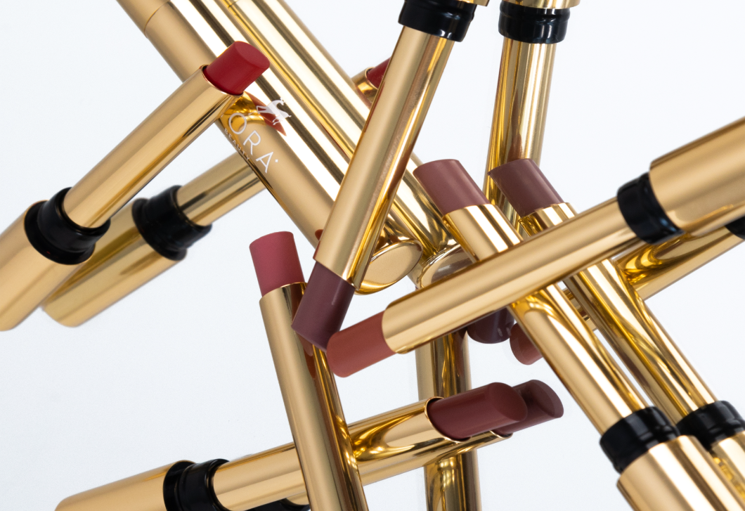 Könnyed, tartós és eszméletlenül elegáns: kipróbáltuk a Nora Beauty Stiletto rúzsait