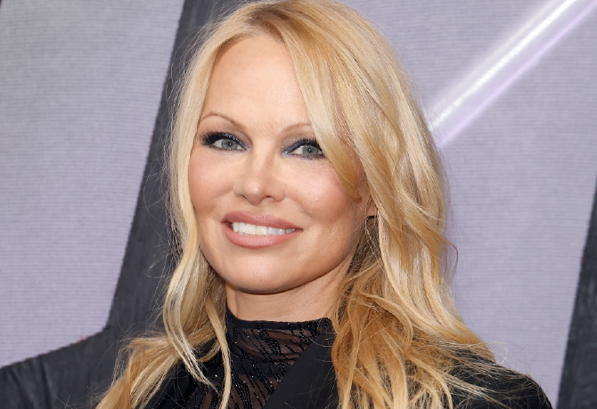 Az 56 éves Pamela Anderson smink nélküli fotóiról beszél most mindenki