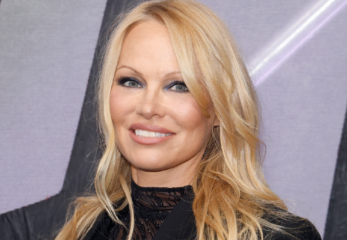 Az 56 éves Pamela Anderson smink nélküli fotóiról beszél most mindenki