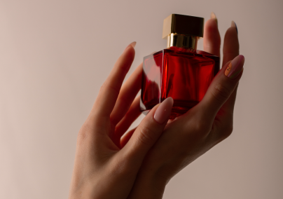 Sokkoló, milyen adalékot adnak a világ legjobb parfümjeihez