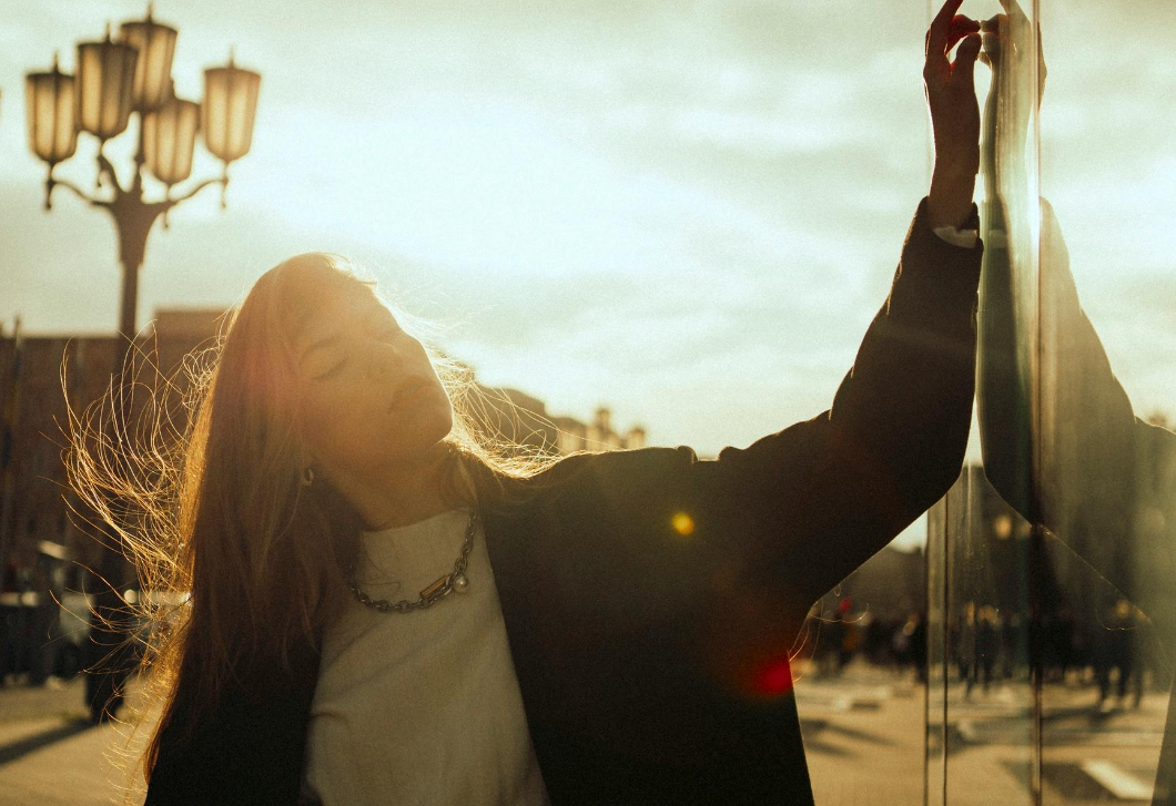 Napi horoszkóp, 2026. április 29.: Az Ikrek spontán randin köthet ki, a Halaknak döntenie kell