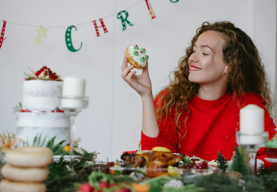 Napi horoszkóp, 2025. december 10.: A Mérlegnek beszélnie kell a barátaival, a Halak új fejezetet kezd, főkép