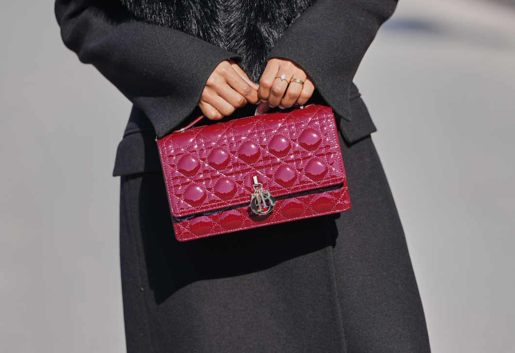 Íme a táskaszín, ami leuralja 2026 tavaszát