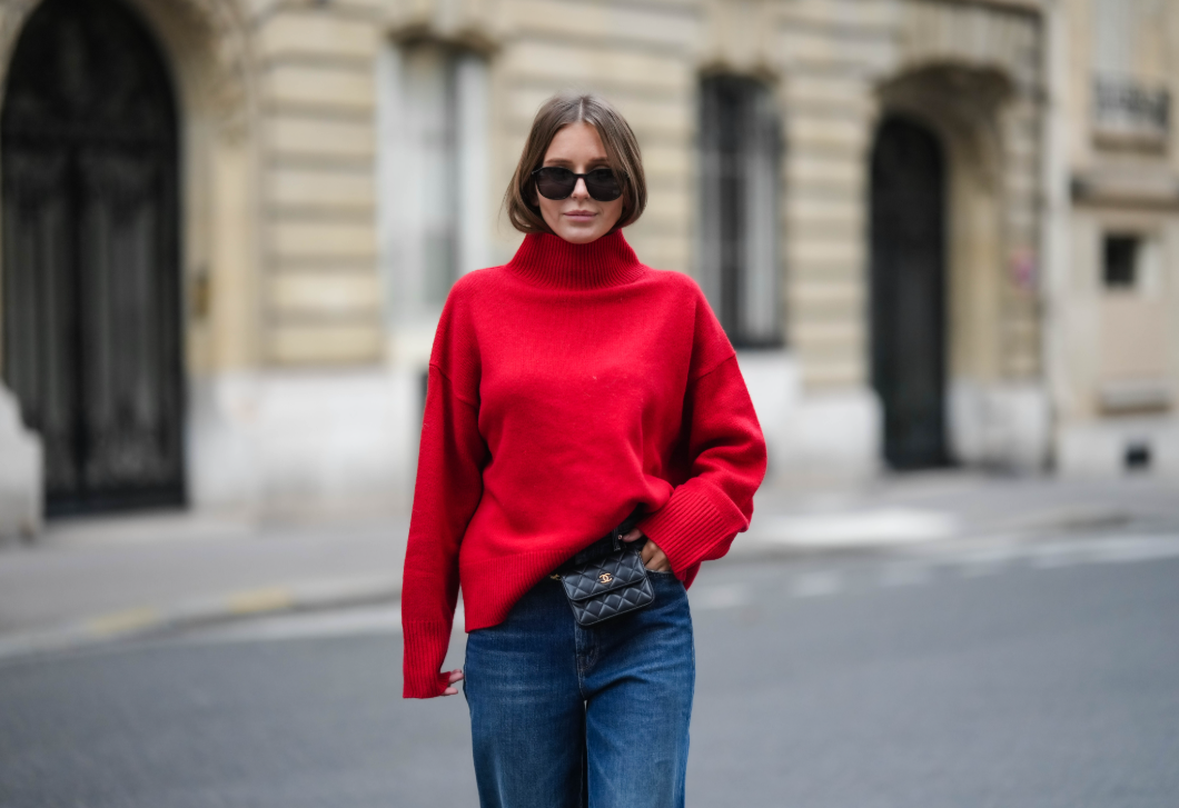 Piros pulóver – így viseld a tél legizgalmasabb darabját