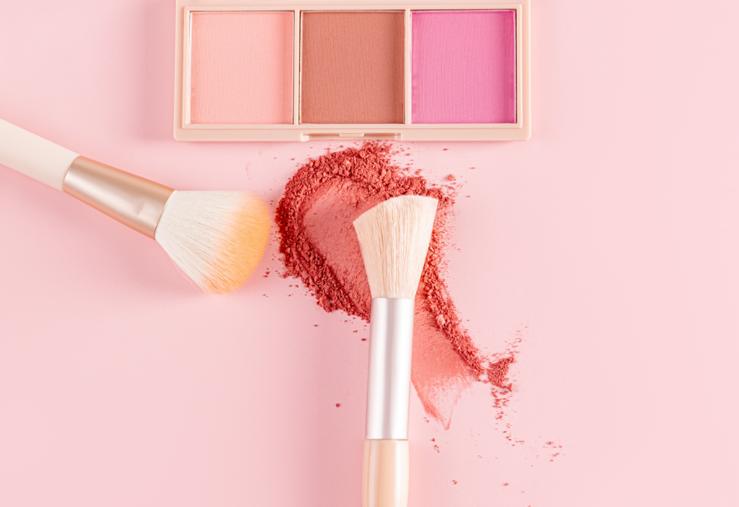 Jön az anti-blush: 2026 őszén egészen másképp viseljük a pirosítót
