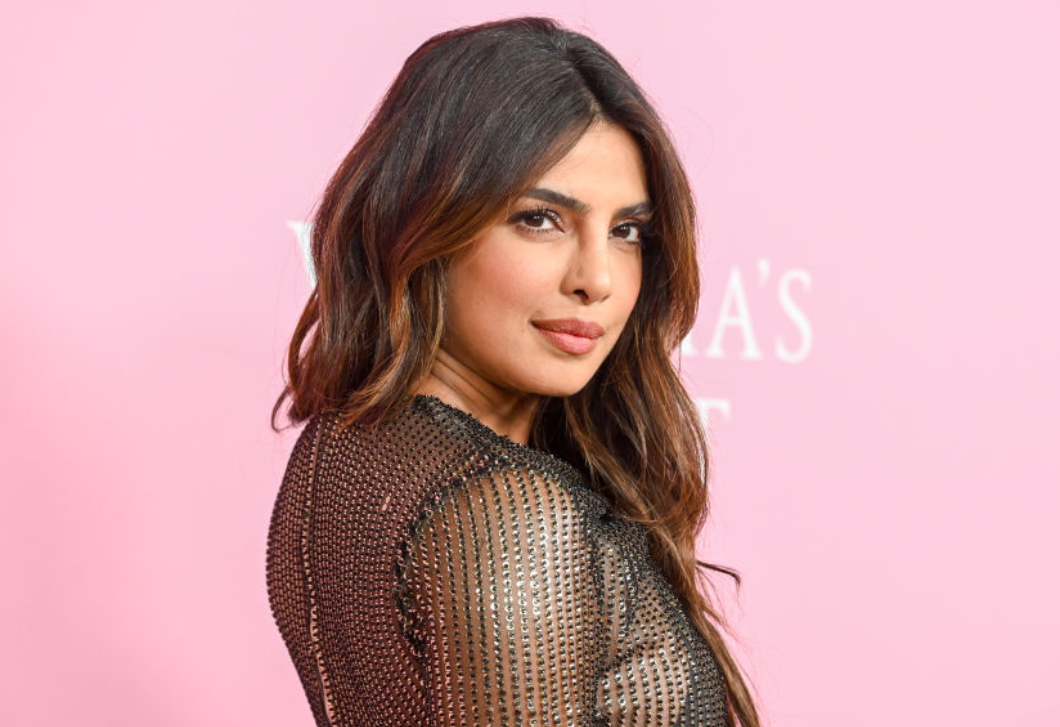 Priyanka Chopra átlátszó ruhában lépett a vörös szőnyegre