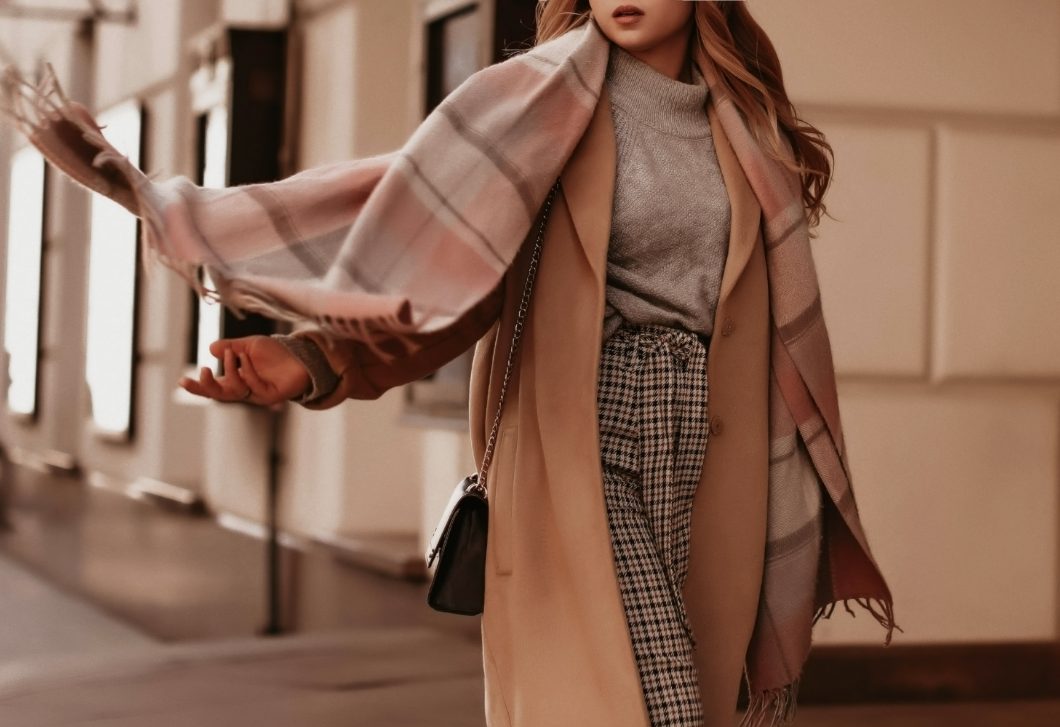 Pulóvertrendek: 5 szín, amire neked is szükséged lesz a gardróbodban idén télen