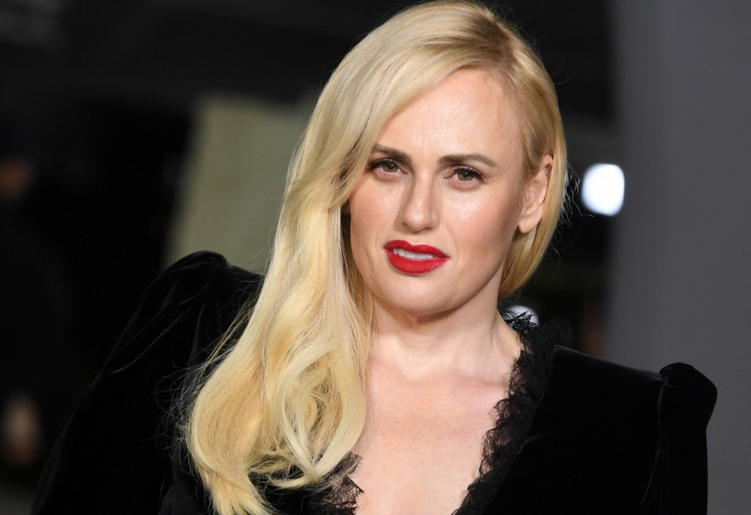 „Drogok és orgiák” - Rebel Wilson megdöbbentő vallomást tett a brit királyi család egyik tagjáról