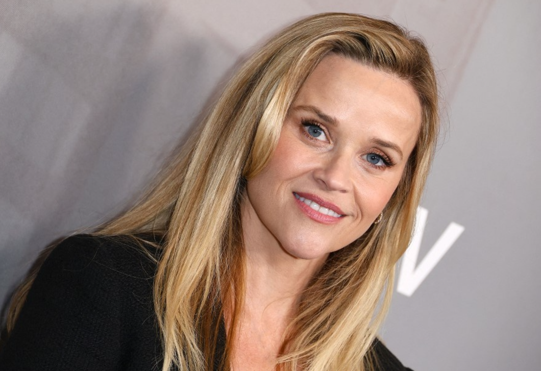 Klasszikus nyári elegancia a teraszon? Reese Witherspoon egyetlen bútorral oldotta meg