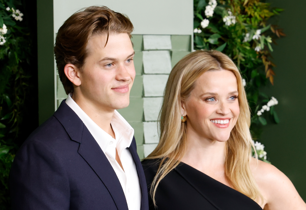 Ikonikus vörös szőnyeges pillanatot idézett meg Reese Witherspoon és a fia, most mindenki róluk beszél – FOTÓK