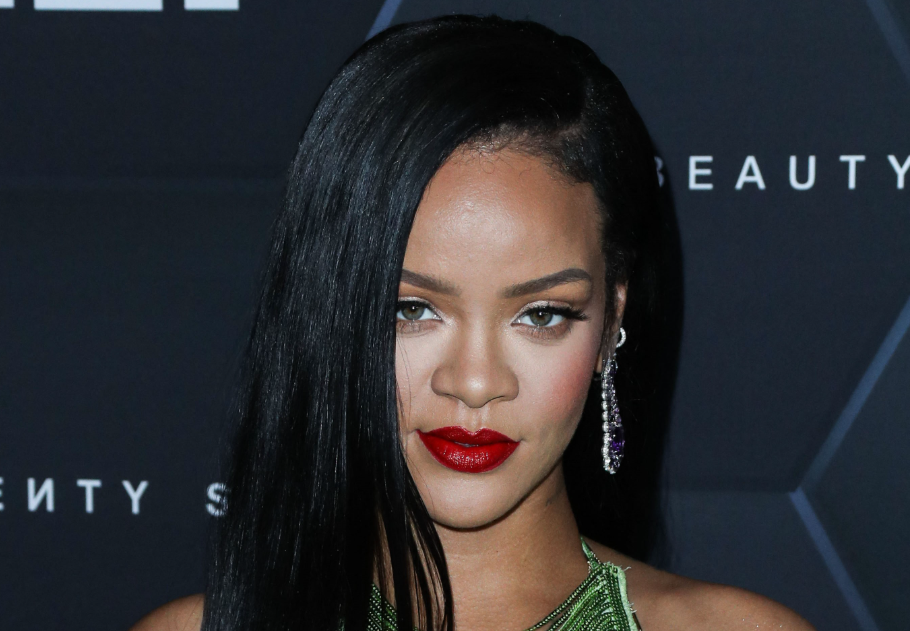 Felforrósodott a levegő is: Rihanna legújabb sajátmárkás fehérneműiben pózolt, főkép