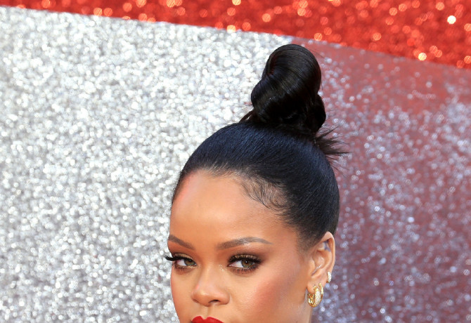 Rihanna elárulta, miért mutogatja állandóan terhes hasát