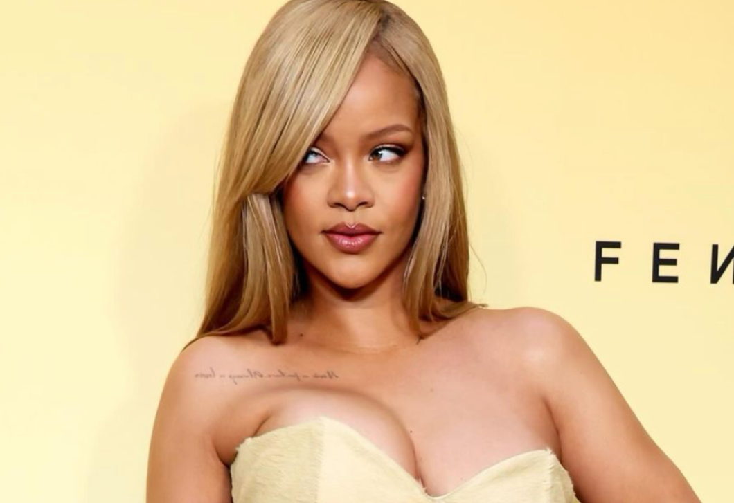 Rihanna új hajszínnel jelent meg, különleges szőkét választott