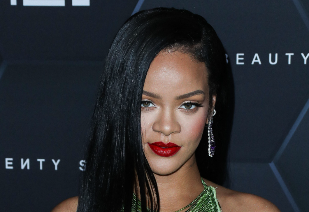 Felforrósodott a levegő is: Rihanna legújabb sajátmárkás fehérneműiben pózolt
