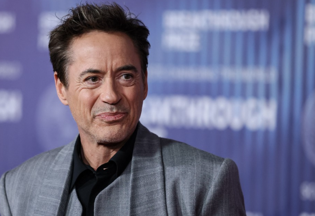 Alig találni egyenes vonalat Robert Downey Jr. nappalijában – és éppen ez benne a legjobb