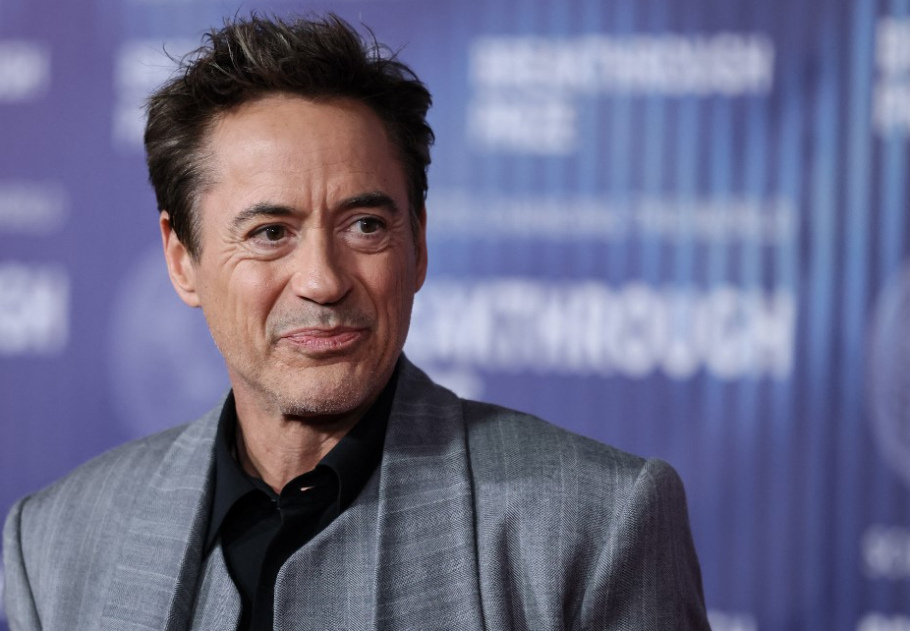 Alig találni egyenes vonalat Robert Downey Jr. nappalijában – és éppen ez benne a legjobb