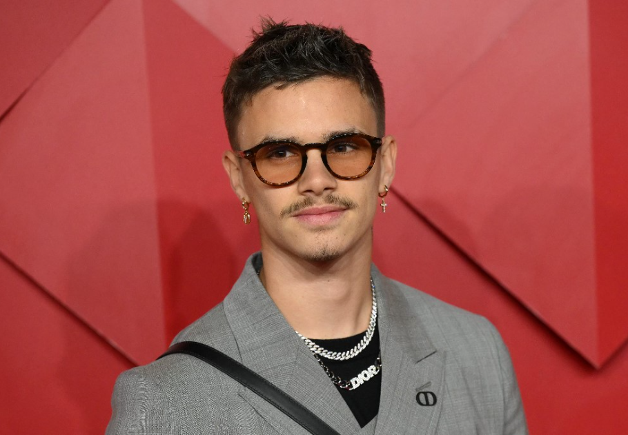 Romeo Beckham a Burberry modellje lett: így vonult a Londoni Divathét kifutóján, főkép