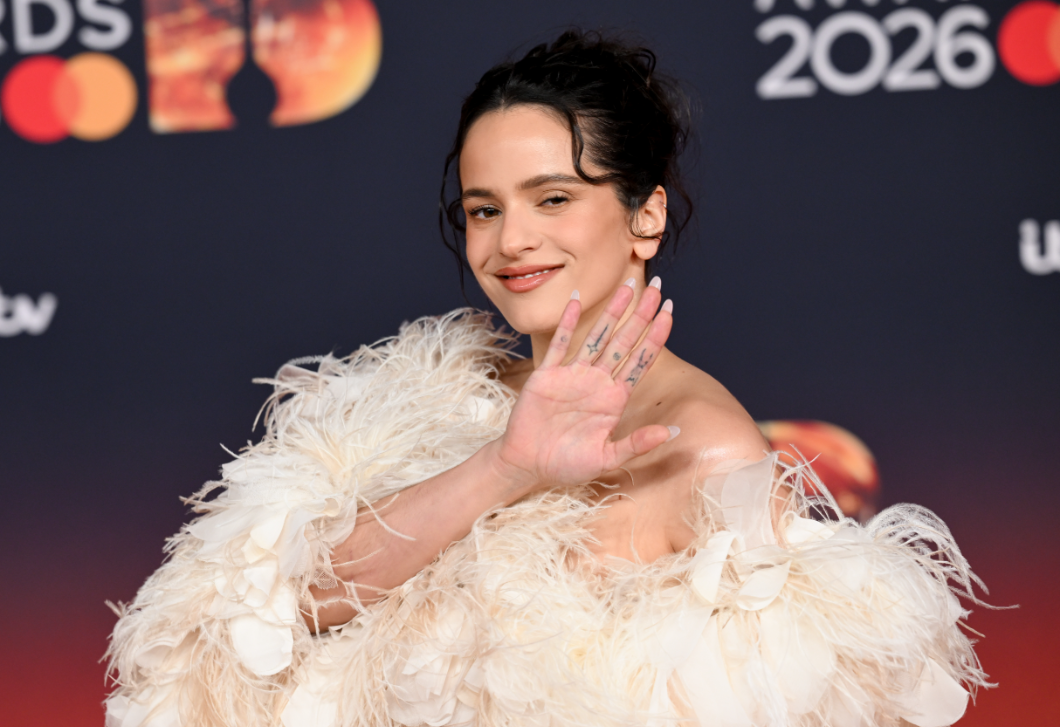 Magabiztos és szexi: Rosalíával dübörög a Calvin Klein új kampánya