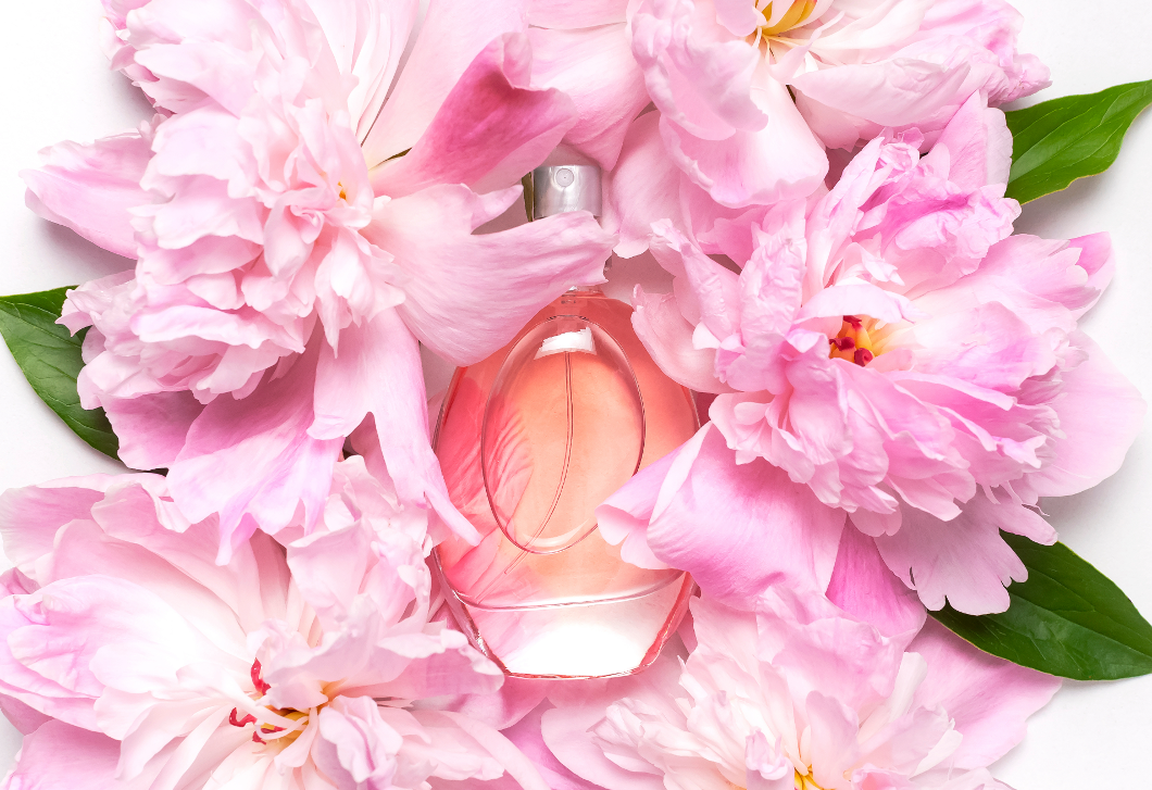Az 5 legjobb bazsarózsa illatú parfüm, amit imádnak a nők